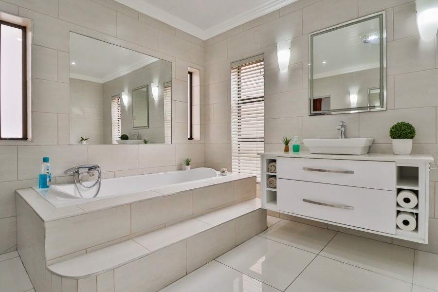 4 Bedroom Property for Sale in Island View Western Cape
